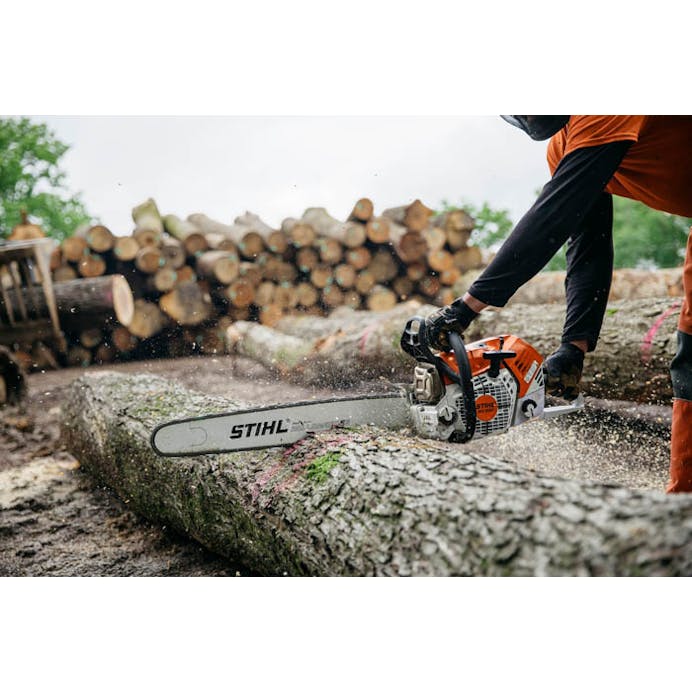 STIHL® MS 500¡ with 25 Inch Bar and Chain